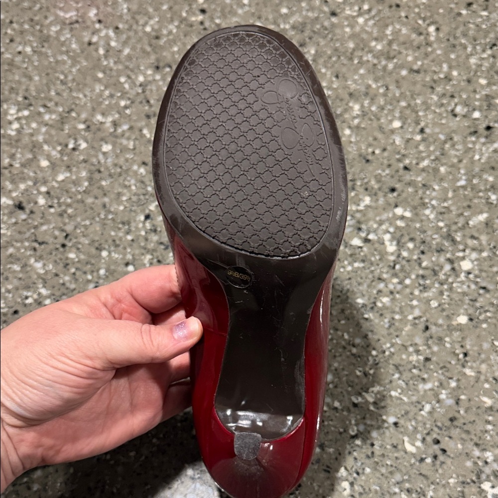 Jessica Simpson Red Patent Round Toe Heels - Picture 8 of 14